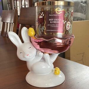Bath & Body Works Hot Cocoa & Cream Candle with Bunny Holder
